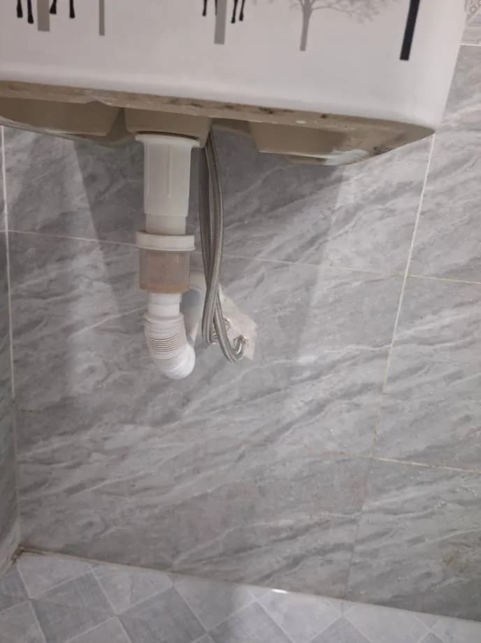Trước sửa lavabo tại Quận 4 — thợ Trần Quốc Đông