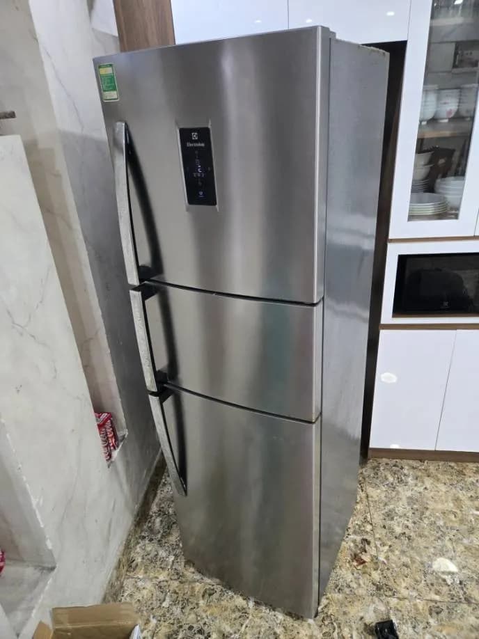 Sau khi hoàn thành sửa tủ lạnh Electrolux tại Phường Thới An, Quận 12 — thợ Lê Hữu Lộc