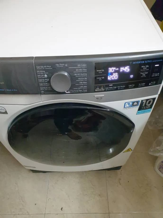 Trước sửa máy giặt cửa trước Electrolux tại Gò Vấp — thợ Phan Chí Tâm