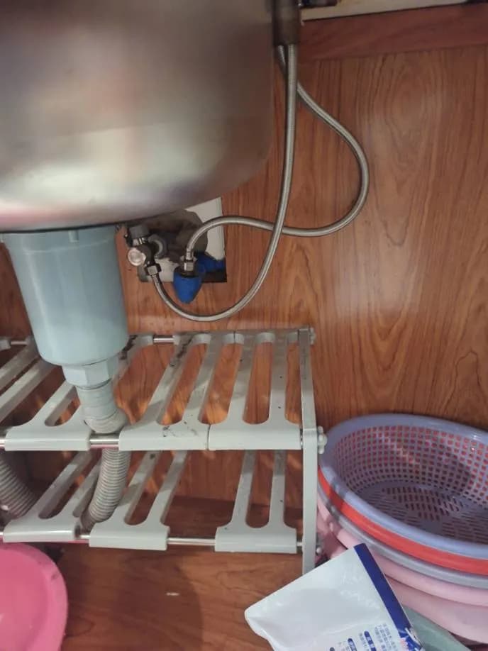 Trước sửa vòi nước bồn rửa chén tại Quận 8 — thợ Trần Quốc Đông