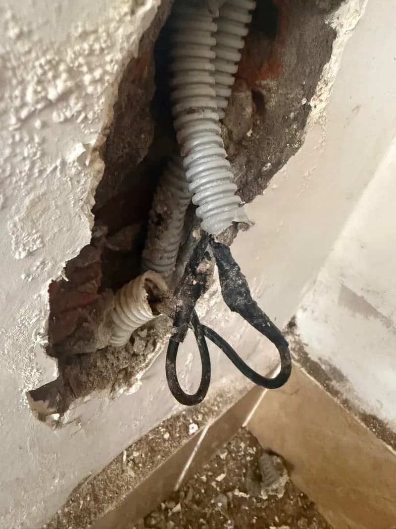 Sau khi hoàn thành sửa dây điện âm tường tại Bình Thạnh — thợ Bùi Văn An