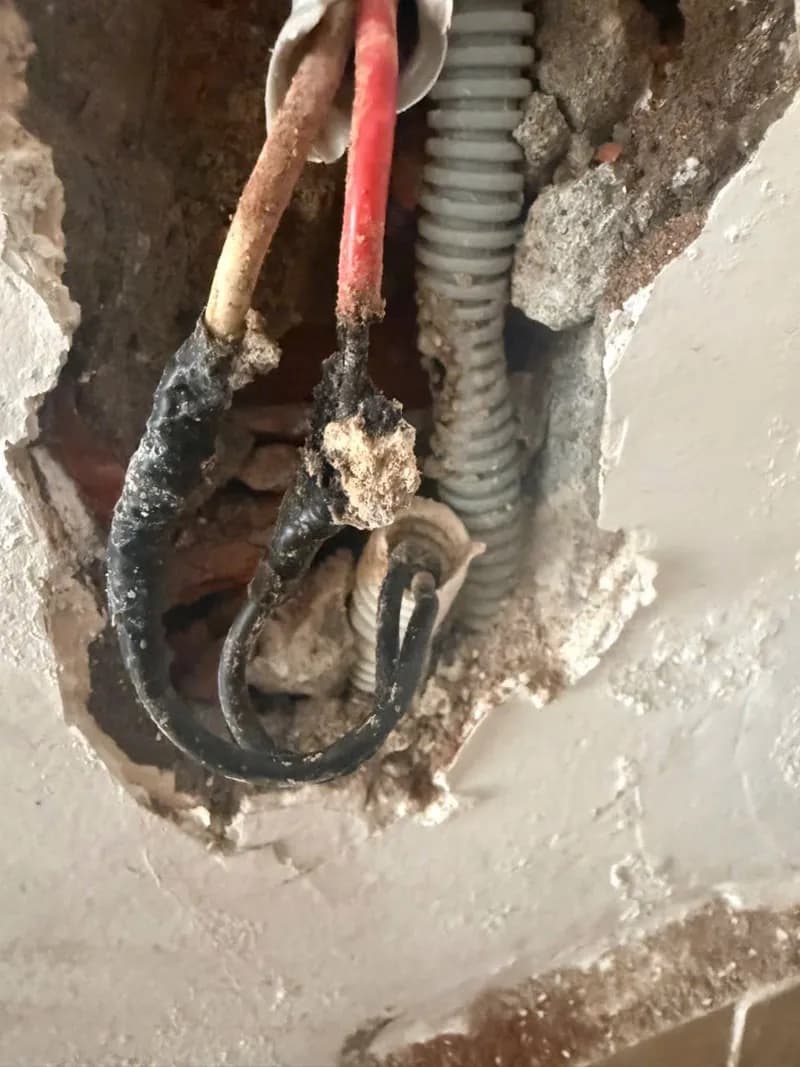 Trước sửa dây điện âm tường tại Bình Thạnh — thợ Bùi Văn An
