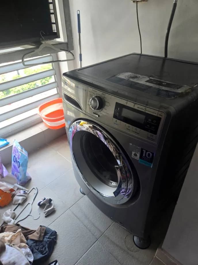 Sau khi hoàn thành sửa máy giặt cửa trước Electrolux tại Bình Thạnh — thợ Lê Hữu Lộc