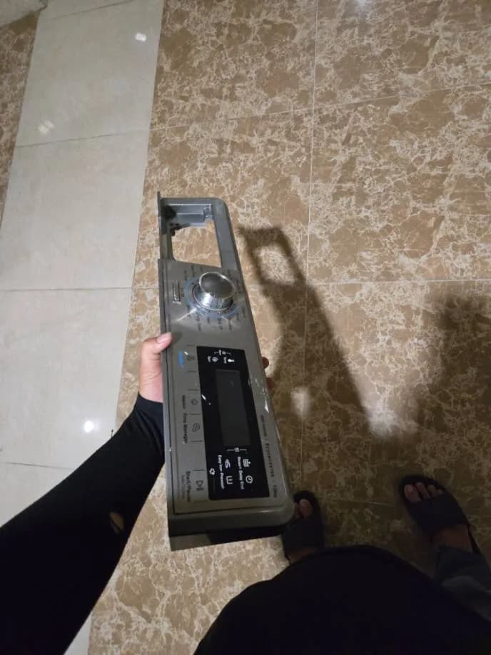 Trước sửa máy giặt cửa trước Electrolux tại Bình Thạnh — thợ Lê Hữu Lộc