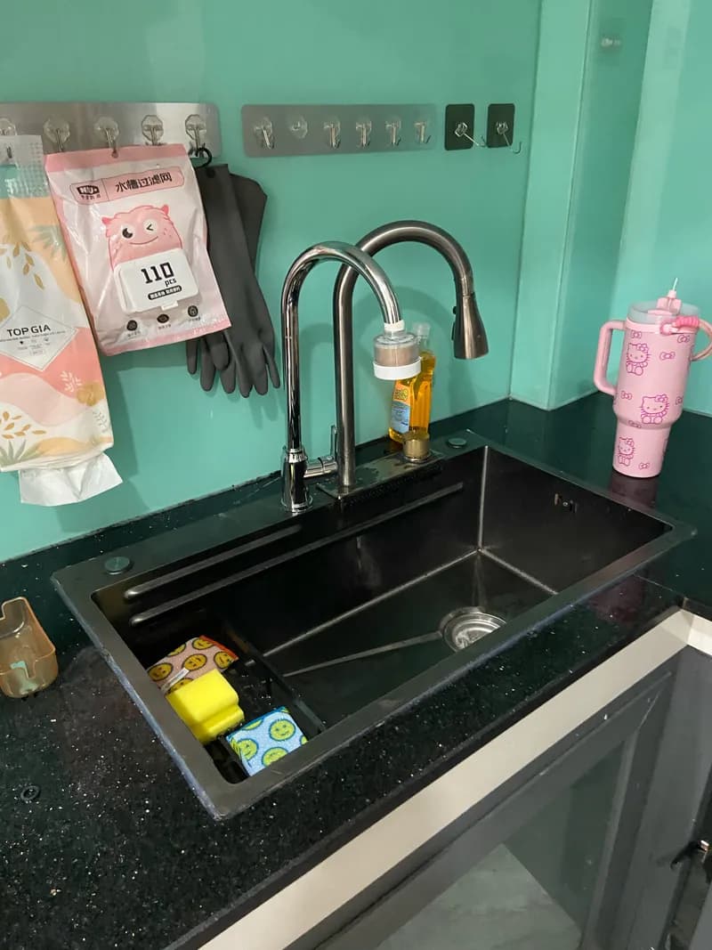 Thay thế đường ống nước rò rỉ tại phường Bến Thành, Quận 1 tại phường Bến Thành, Quận 1