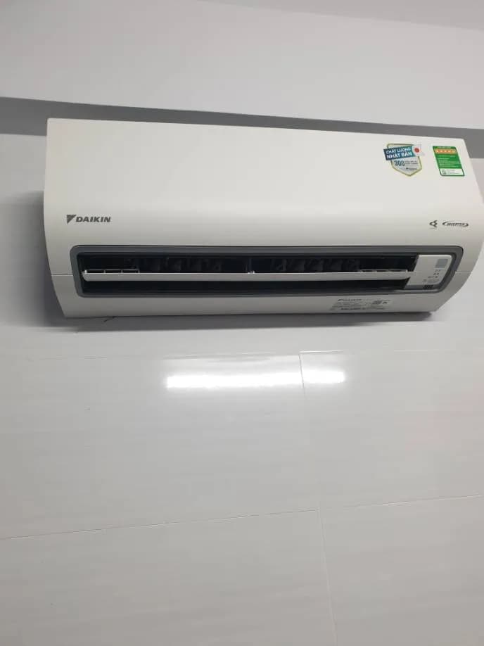 Vệ sinh máy lạnh Daikin Inverter tại Quận 10 giá 200k tại Quận 10