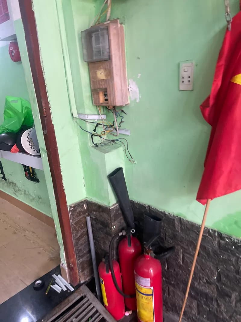 Sau khi hoàn thành sửa hệ thống điện tại TPHCM — thợ Nguyễn Quốc Bảo