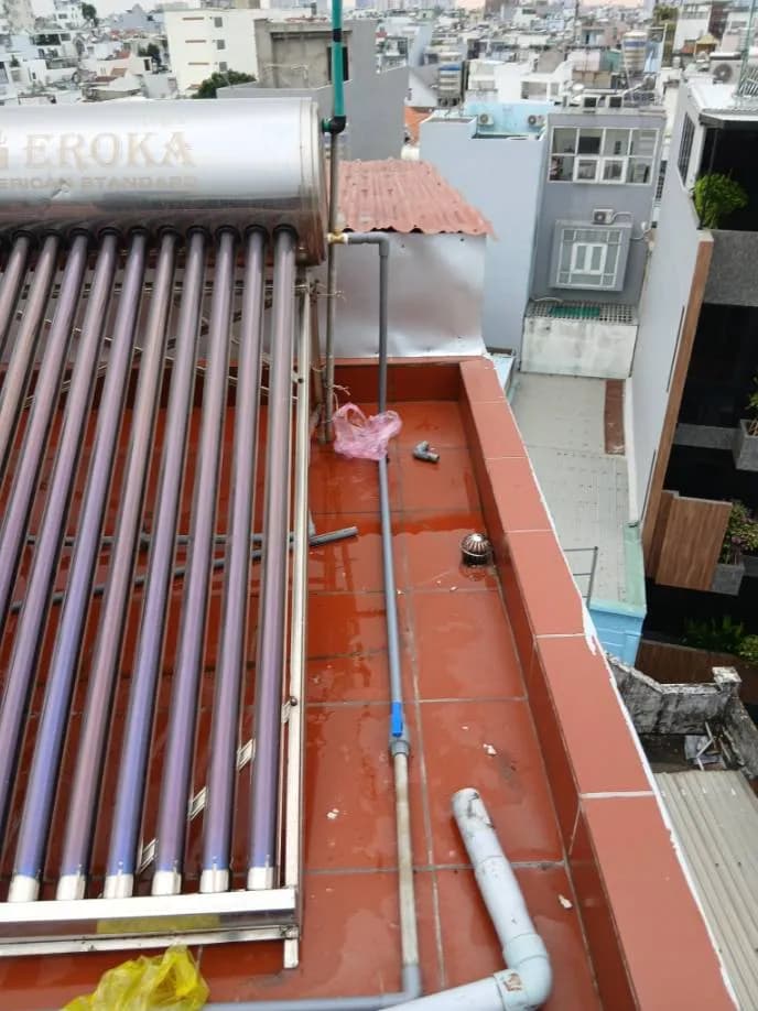 Trước sửa máy nước nóng năng lượng mặt trời Teroka tại Gò Vấp — thợ Lê Đăng Tuấn