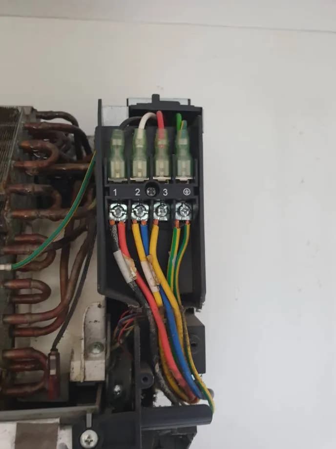 Trước sửa máy lạnh treo tường Daikin tại Bình Thạnh — thợ Phan Chí Tâm