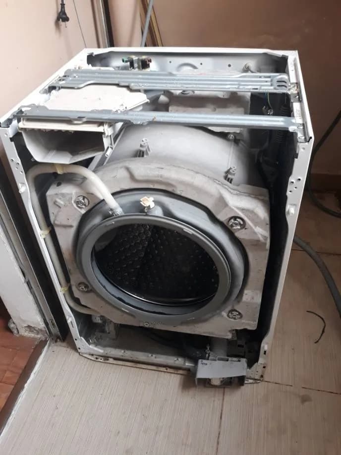 Trước sửa máy giặt cửa trước Electrolux tại Quận 7 — thợ Đặng Anh Huy