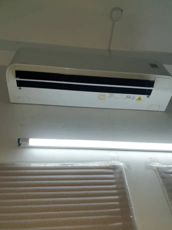 Trước sửa máy lạnh treo tường Toshiba tại Gò Vấp — thợ Phan Chí Tâm