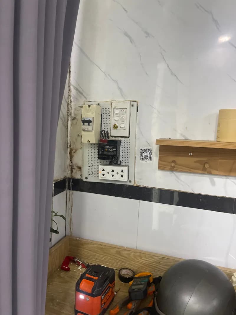 Trước sửa tủ điện LS tại Tân Bình — thợ Nguyễn Quốc Bảo
