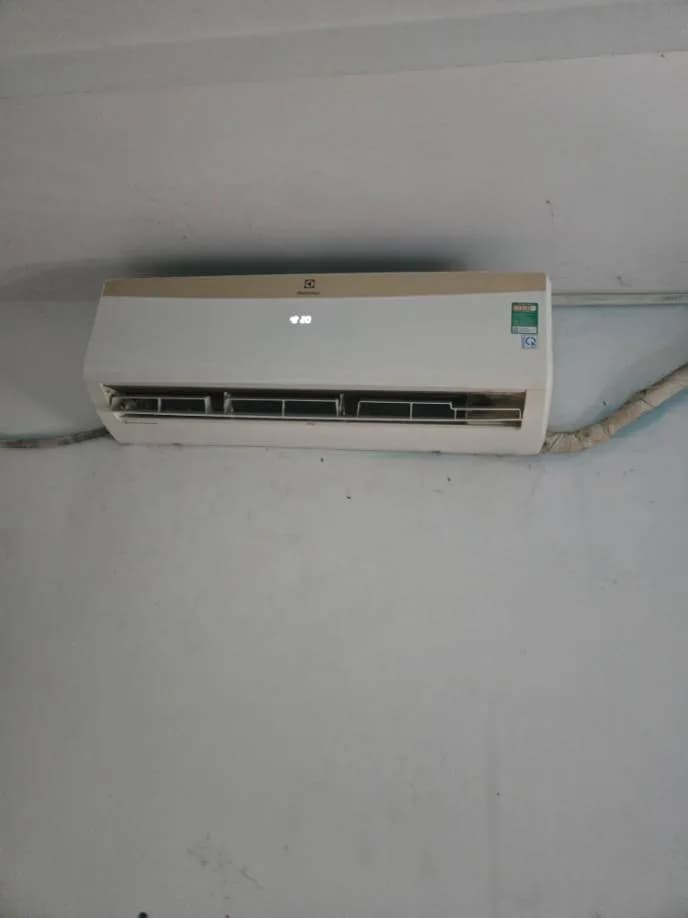 Sau khi hoàn thành sửa máy lạnh treo tường Electrolux tại Tân Bình — thợ Lê Hữu Lộc (5 sao)