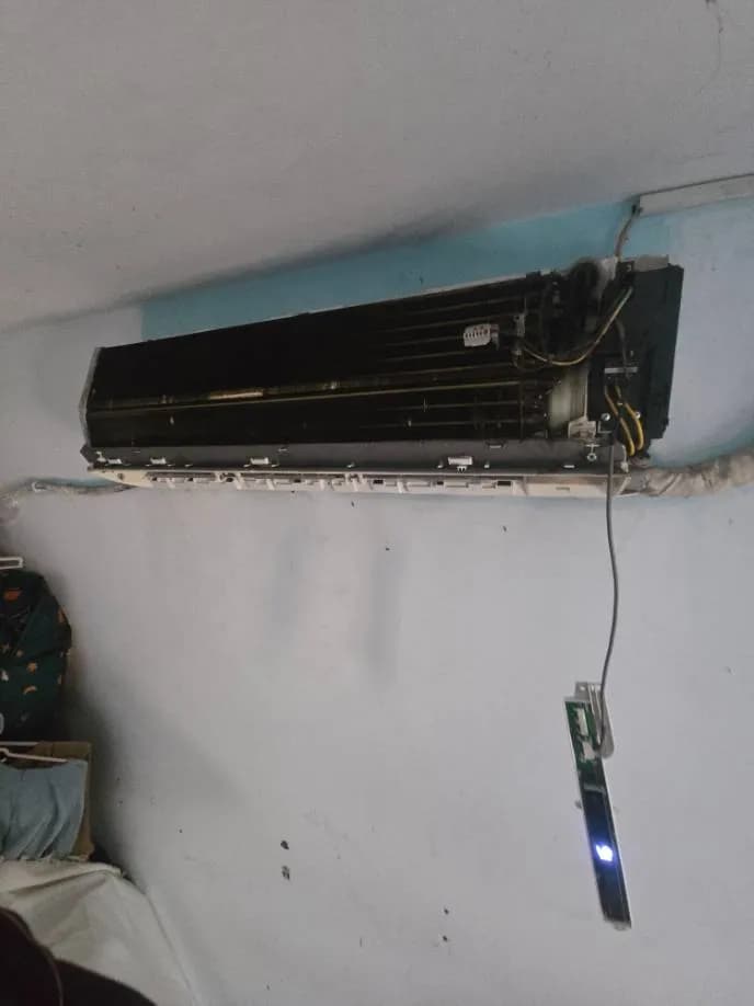 Trước sửa máy lạnh treo tường Electrolux tại Tân Bình — thợ Lê Hữu Lộc