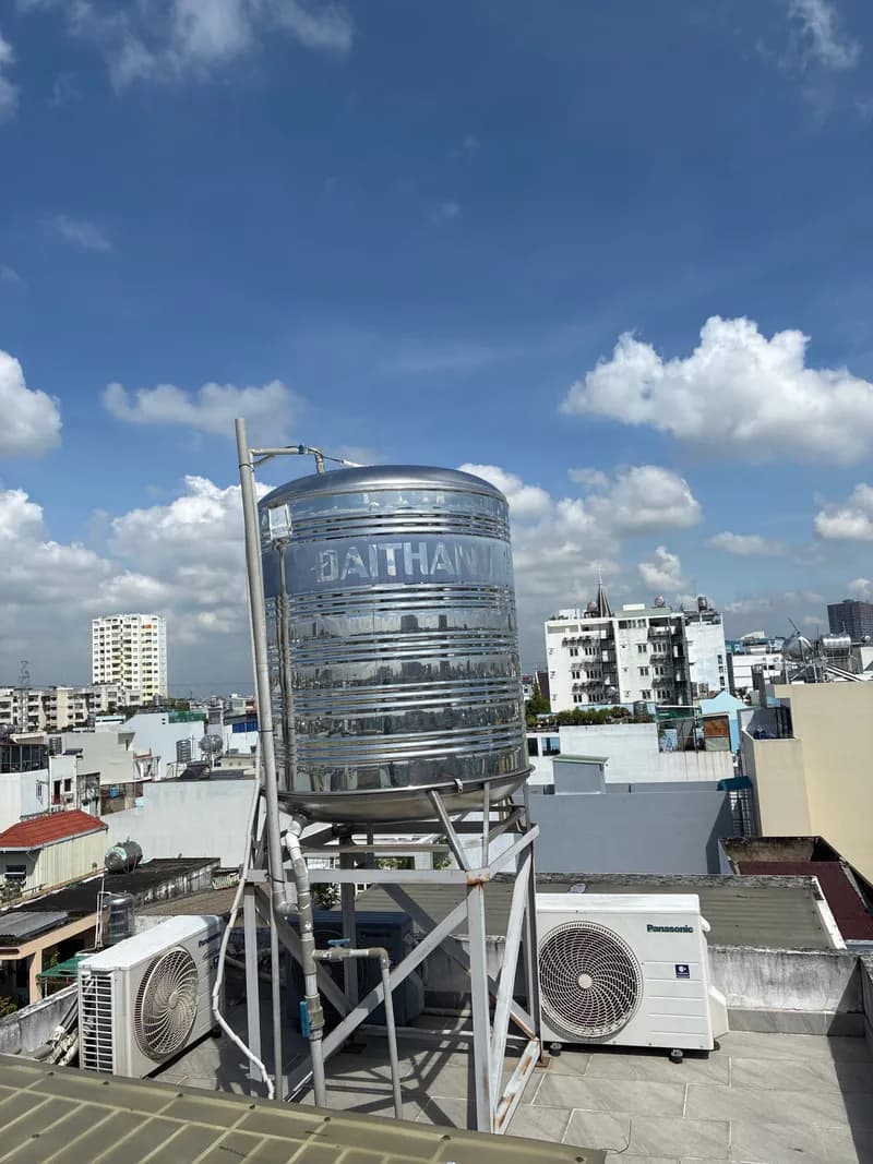 Trước sửa bồn nước tại P.HCM, Quận 6 — thợ Dương Oai