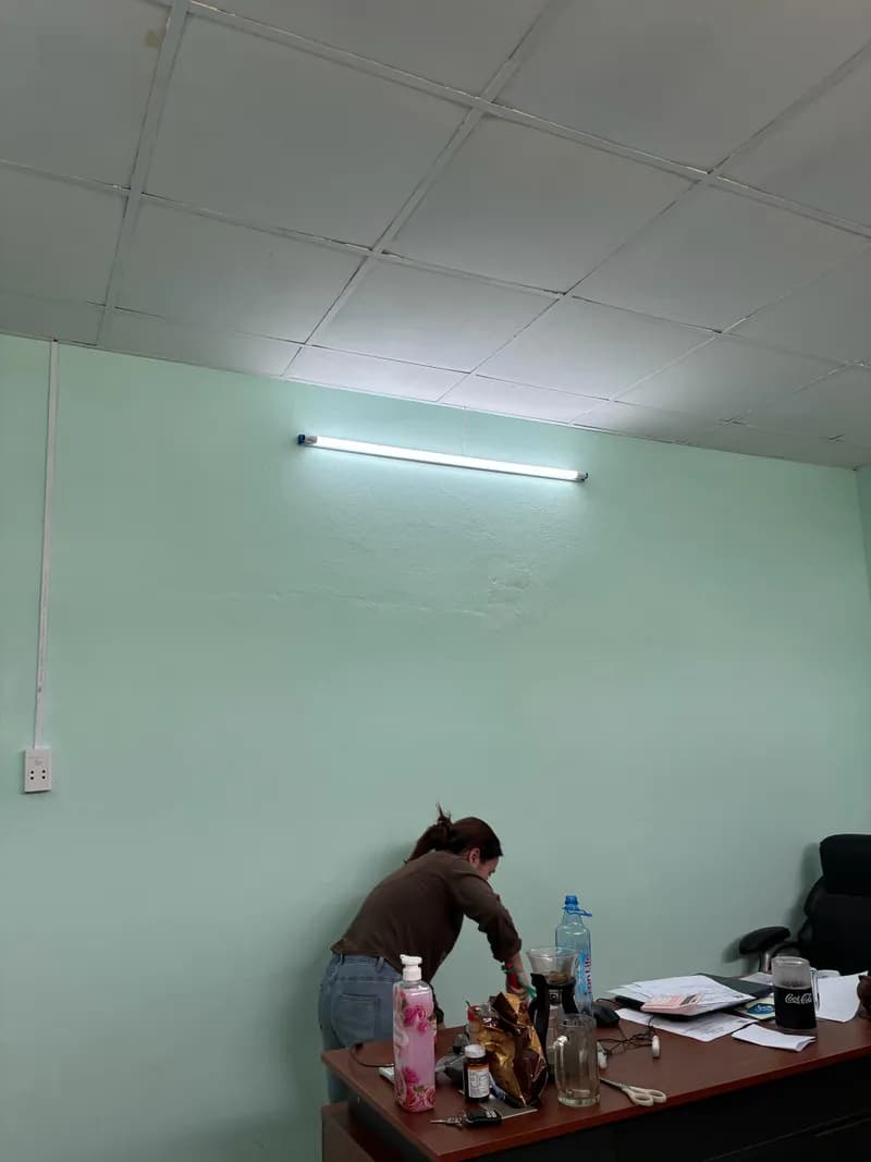 Sau khi hoàn thành sửa đèn tại Phường Bình Trị Đông, Bình Tân — thợ Dương Oai