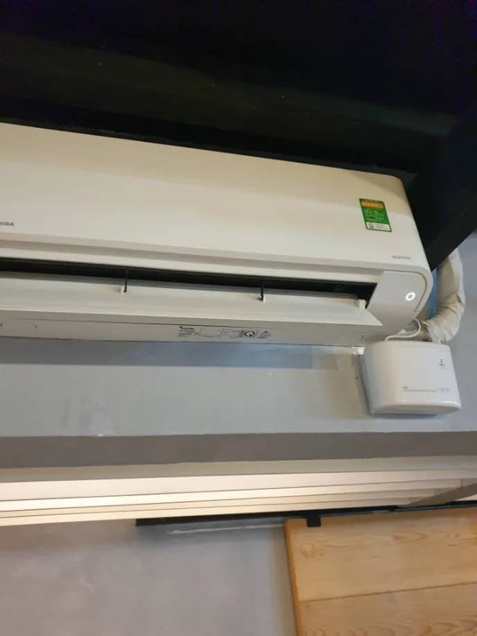 Sau khi hoàn thành sửa máy lạnh treo tường Toshiba tại Phường Thạnh Mỹ Tây, Bình Thạnh — thợ Phan Chí Tâm