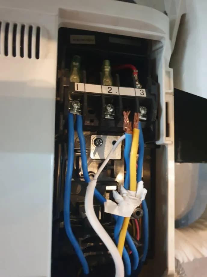 Trước sửa máy lạnh treo tường Toshiba tại Phường Thạnh Mỹ Tây, Bình Thạnh — thợ Phan Chí Tâm