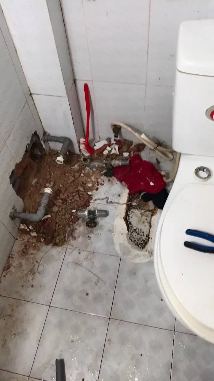 Trước sửa bồn cầu tại Phường Phú Thọ Hòa, Tân Phú — thợ Nguyễn Thành Trọng