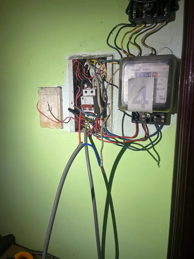 Trước sửa hệ thống điện tại Gò Vấp — thợ Nguyễn Quốc Bảo