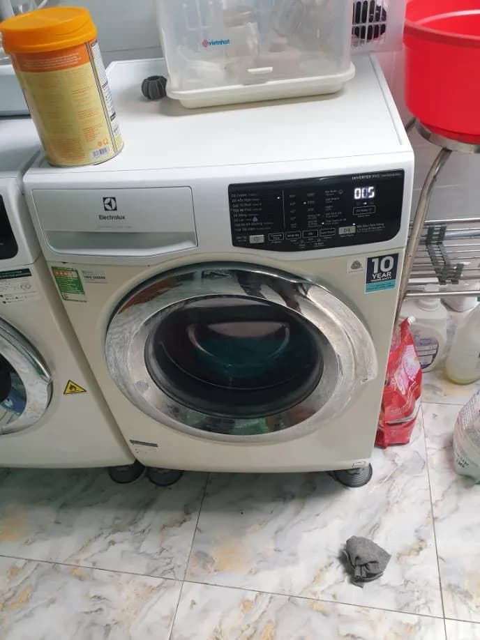 Trước sửa máy giặt cửa trước Electrolux tại TPHCM — thợ Phan Chí Tâm