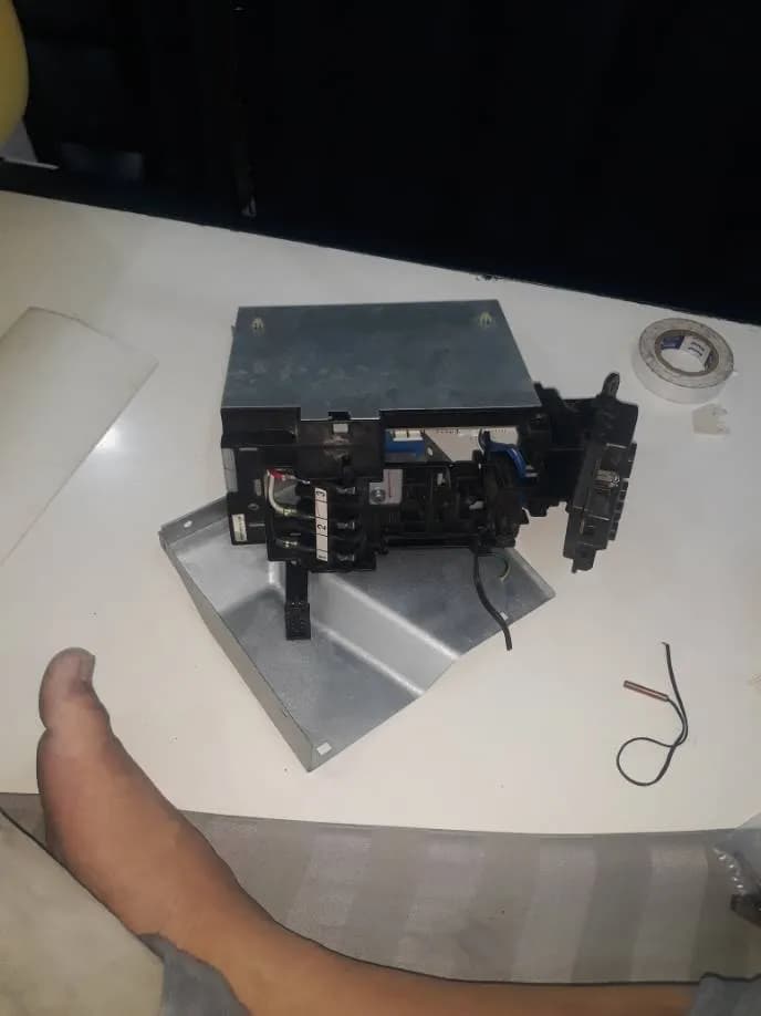 Trước sửa máy lạnh treo tường tại P.HCM, Quận 1 — thợ Đặng Anh Huy