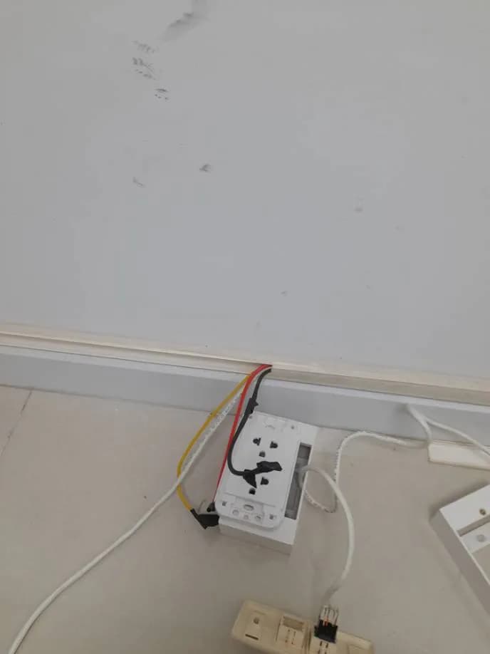Trước sửa tủ điện tại Quận 3 — thợ Khổng Mạnh Phẩm
