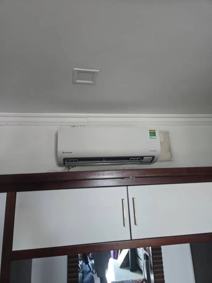 Sau khi hoàn thành sửa máy lạnh treo tường Daikin tại Thủ Đức — thợ Lê Hữu Lộc