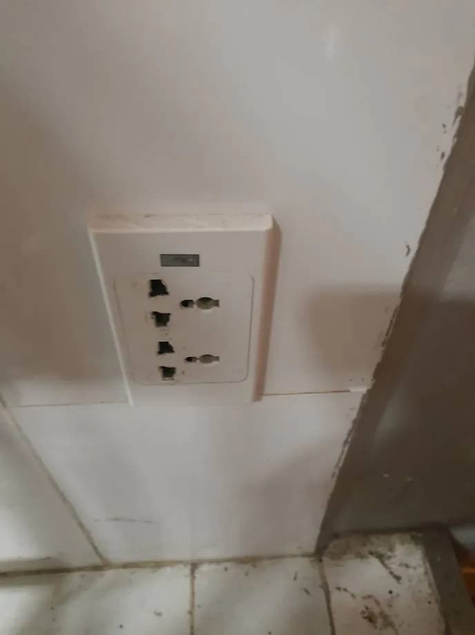 Trước sửa ổ cắm điện Panasonic tại phường Xuân Hòa, Quận 3 — thợ Khổng Mạnh Phẩm