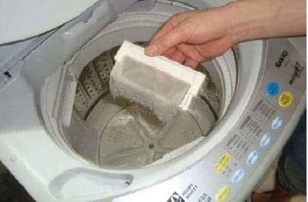 Tháo và làm sạch bộ lọc cặn bẩn của máy giặt