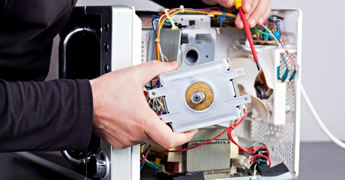 Bảng điều khiển cảm ứng của lò vi sóng Sharp điện tử với nhiều chức năng.