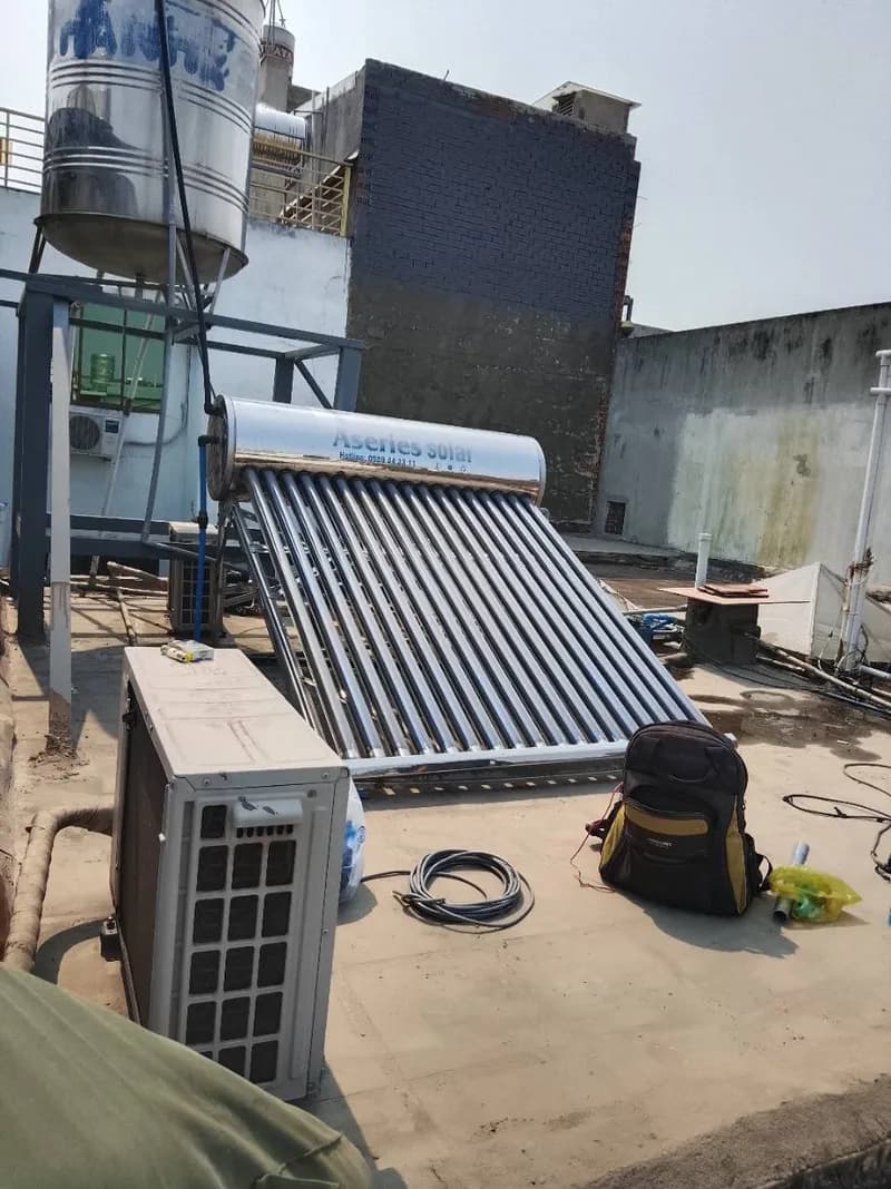 Sau khi hoàn thành sửa máy nước nóng năng lượng mặt trời Aseries solar tại phường 11 gò vấp, Gò Vấp — thợ Trương Công Việt Trân