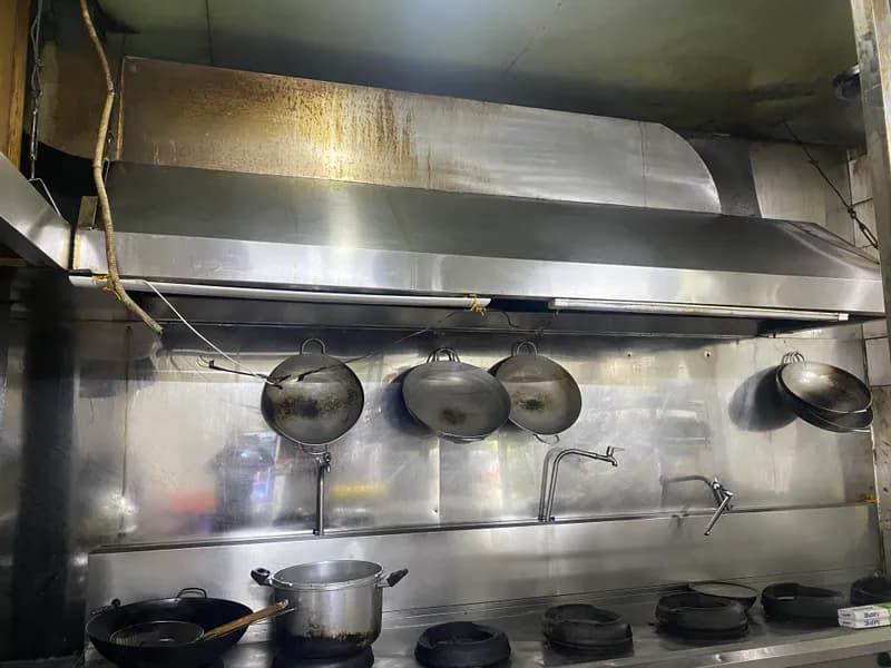 Trước khi sửa - Lắp Đèn Bếp Chịu Nhiệt Cho Nhà Hàng Tại Phú Nhuận