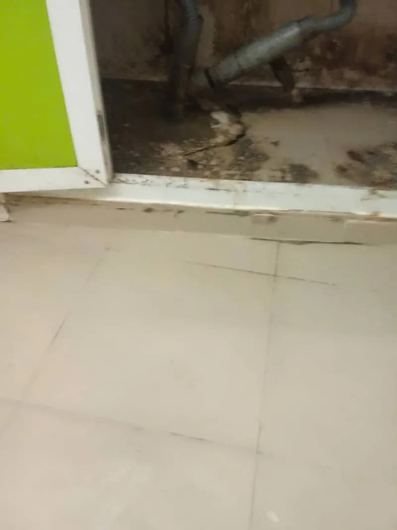 Trước sửa đường ống thoát nước chậu rửa tại Quận 10 — thợ Bùi Văn Bảo