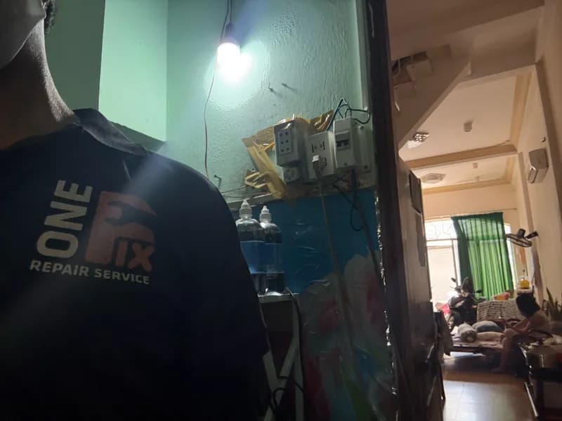 Trước sửa ổ cắm điện tại TPHCM — thợ Hồ Như Vũ