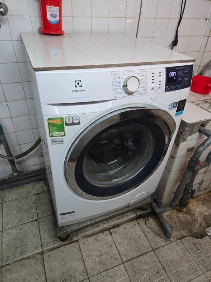 Sau khi hoàn thành sửa máy giặt lồng ngang Electrolux tại Phường 7, Quận 5 — thợ Lê Hữu Lộc