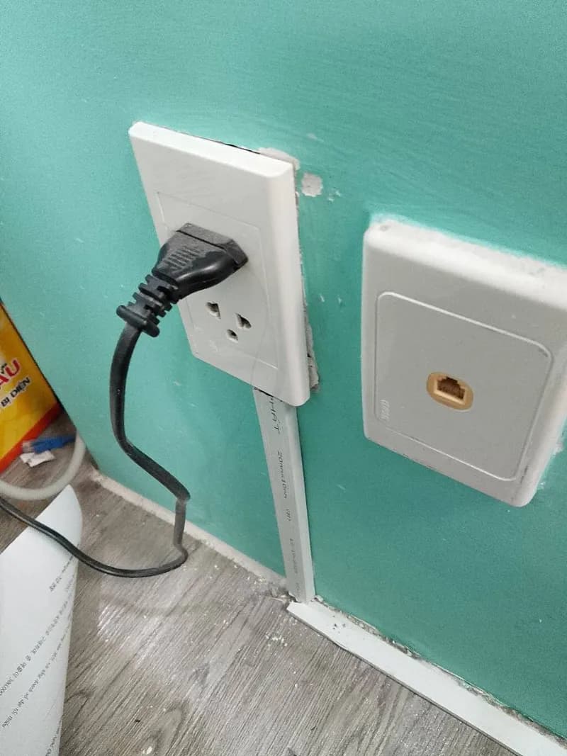 Trước sửa Ổ cắm điện U NGẪU tại phường 7, Quận 5 — thợ Trương Công Việt Trân