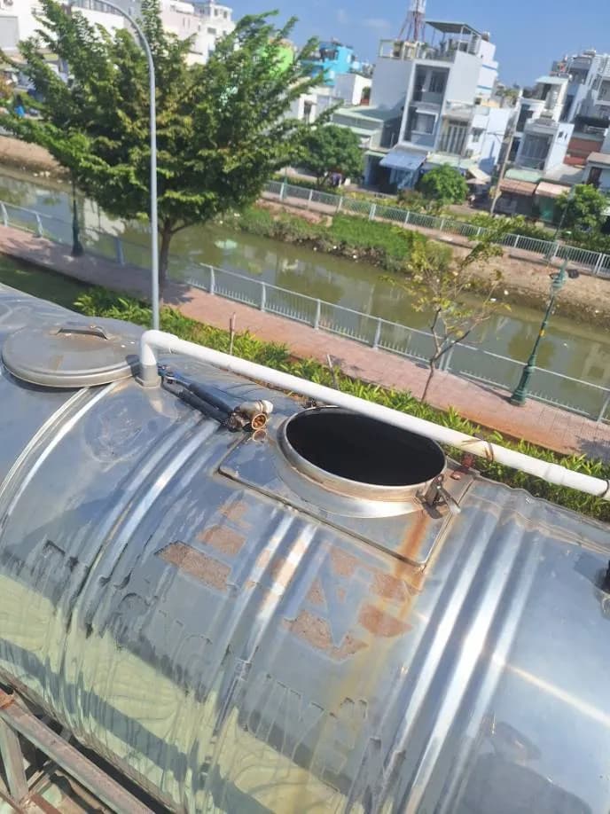 Sau khi hoàn thành sửa bồn nước inox Tân Á Đại Thành tại P.HCM, Nhà Bè — thợ Trần Quốc Đông