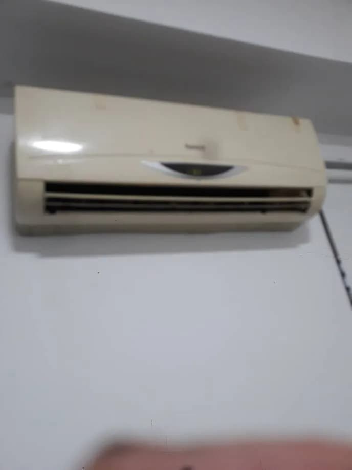 Vệ sinh máy lạnh treo tường và kiểm tra gas tại Quận 2 tại Quận 2