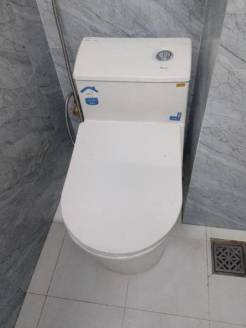 Chống thấm chân bồn cầu bị rò rỉ nước tại Quận 8 tại Quận 8