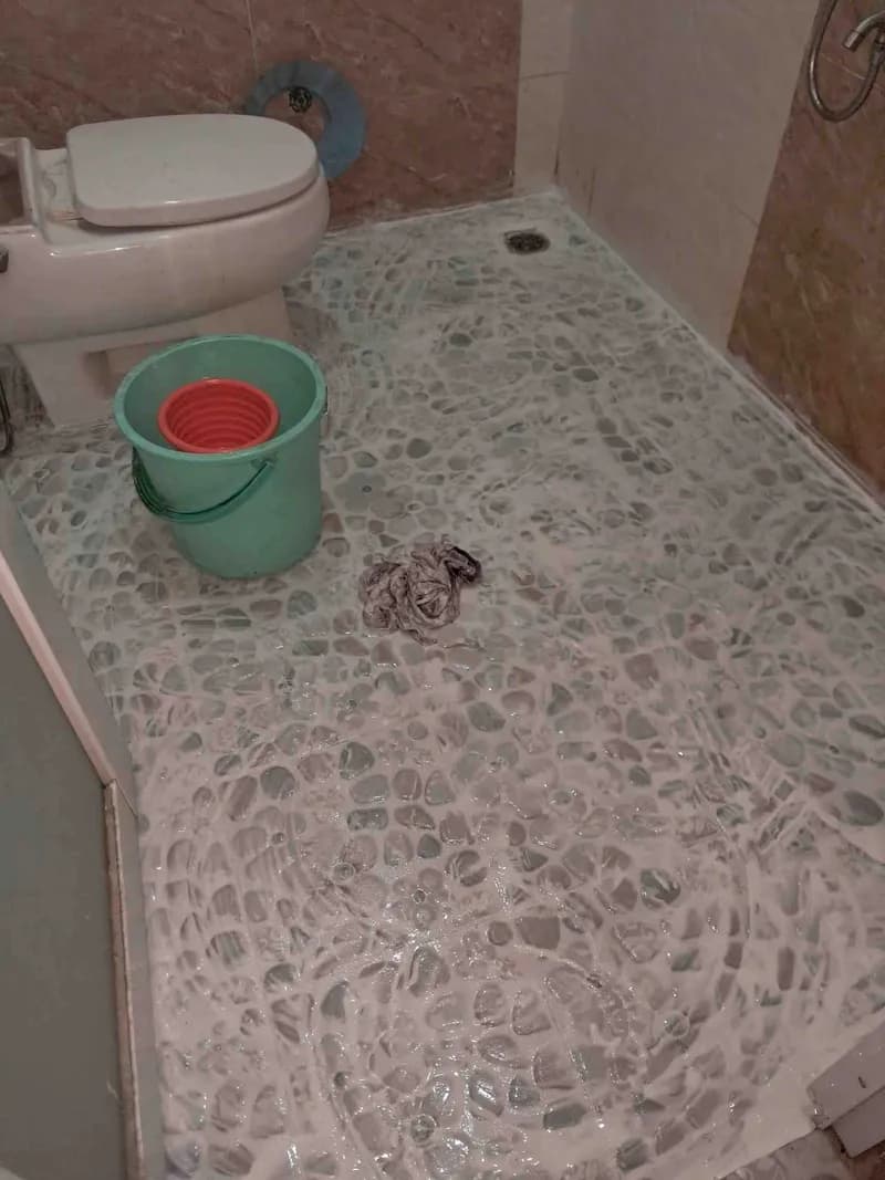 Thông tắc bồn cầu bằng máy lò xo chuyên dụng tại TPHCM tại TPHCM