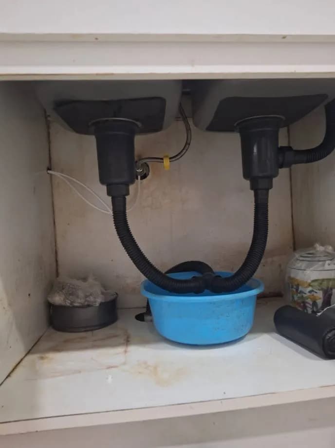 Trước sửa bồn rửa chén tại Quận 8 — thợ Trần Quốc Đông
