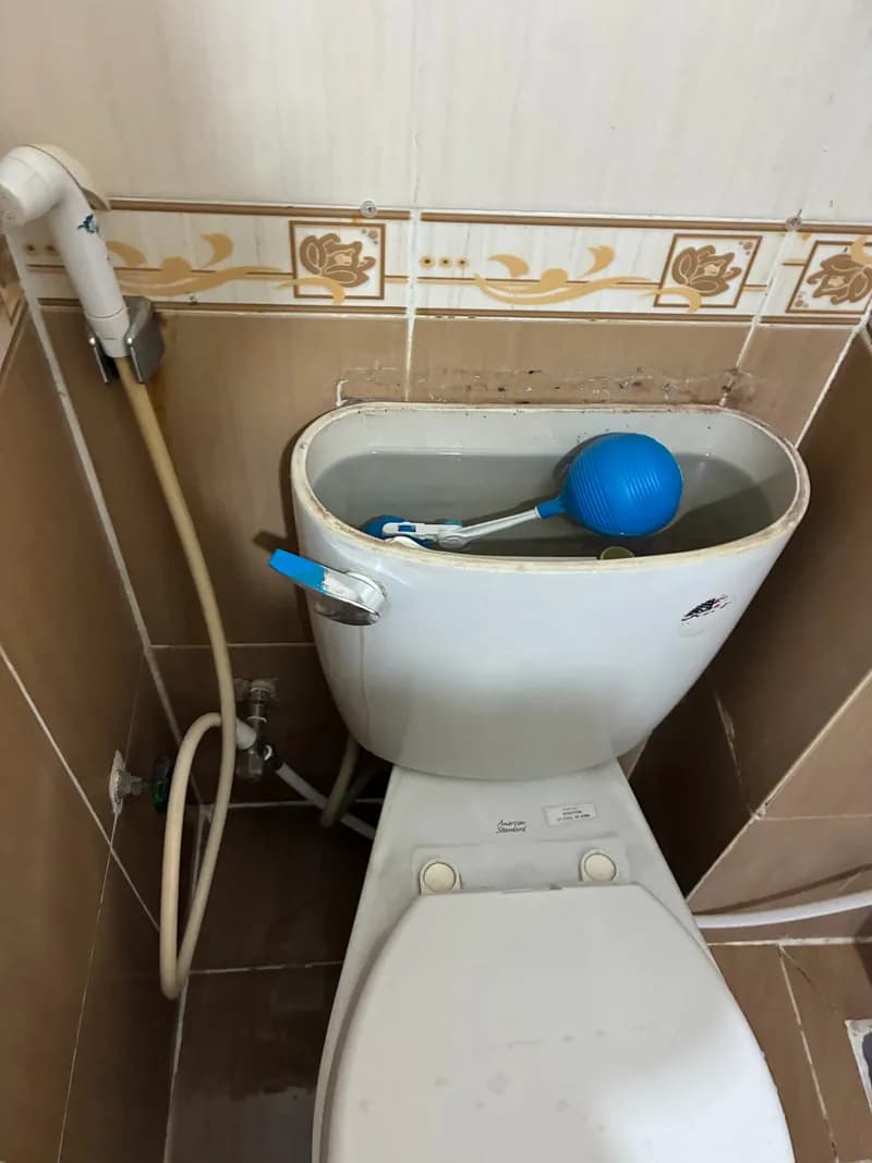 Trước sửa bồn cầu American Standard tại TPHCM — thợ Dương Oai