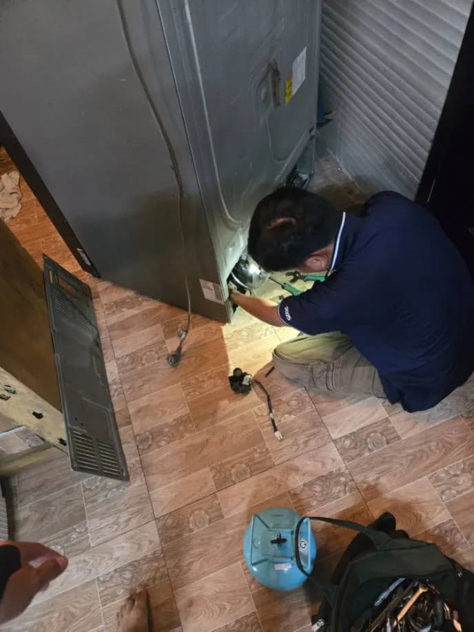 Trước sửa tủ lạnh tại TPHCM — thợ Lê Hữu Lộc