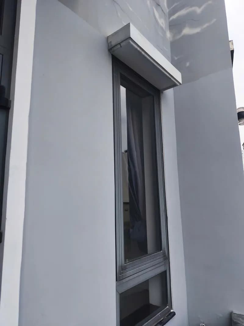 Sau khi hoàn thành sửa tường nhà tại Bình Thạnh — thợ Bùi Văn An