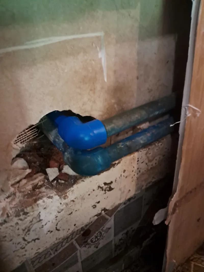 Thay ống nước âm tường bị nứt rò rỉ tại TPHCM tại TPHCM