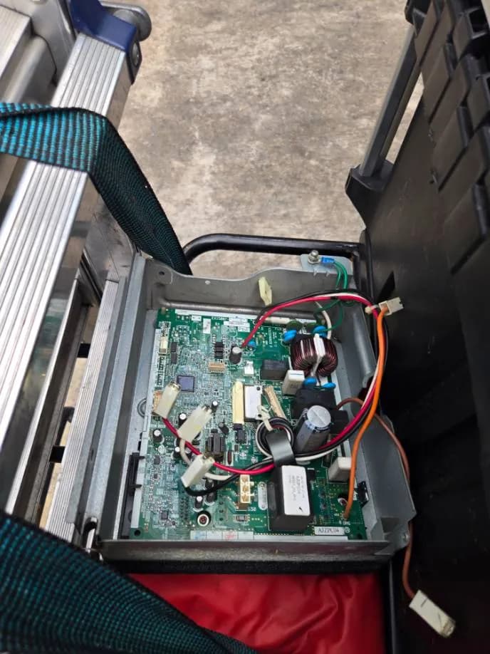 Trước sửa máy lạnh Daikin tại Tân Phú — thợ Lê Hữu Lộc
