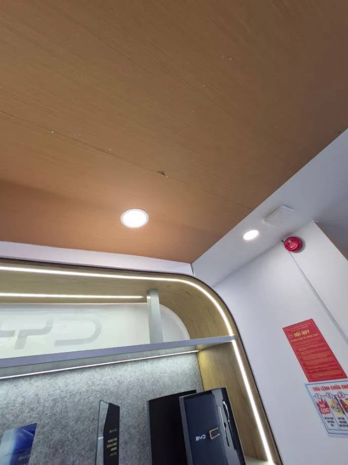 Sau khi hoàn thành sửa đèn LED âm trần tại TPHCM — thợ Trần Quốc Đông