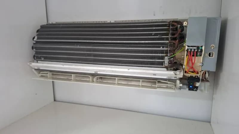 Trước sửa máy lạnh treo tường Panasonic tại Bình Tân — thợ Nguyễn Thanh Tiến