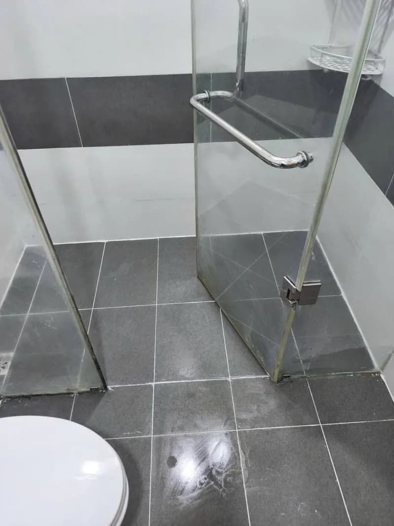 Sau khi hoàn thành sửa sàn nhà vệ sinh tại TPHCM — thợ Bùi Văn Bảo